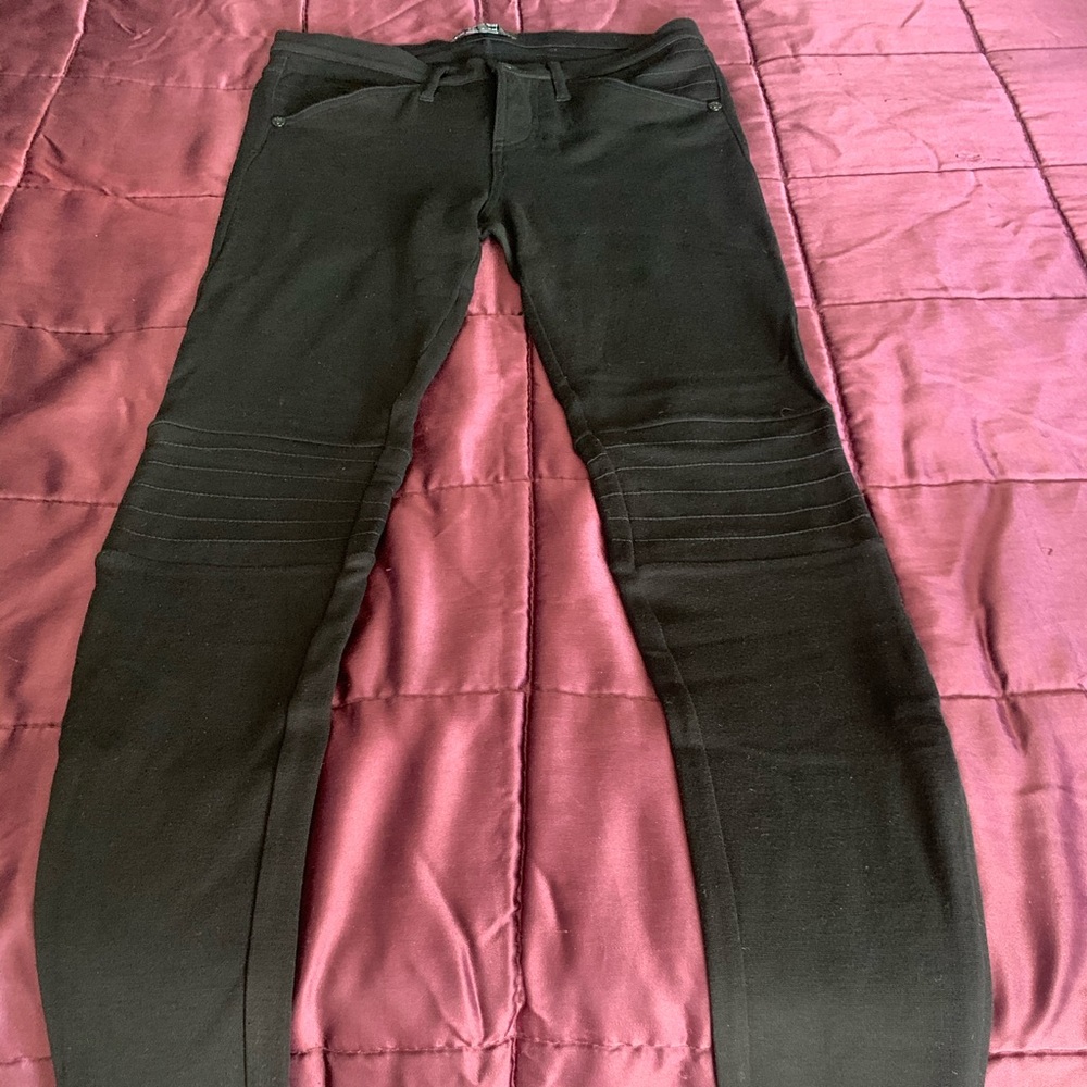 Rock & Republic Black Form-Fitting Stretch Pants S